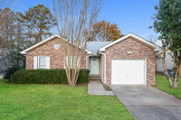 Building Photo - Cute 3 Bedroom