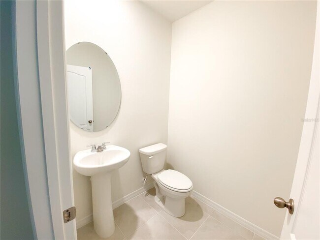 Building Photo - 495 Lily Ln