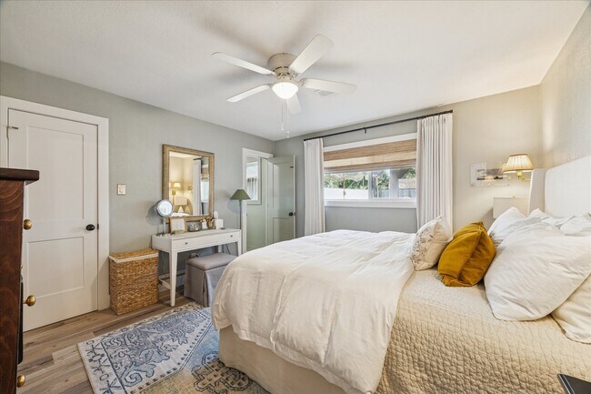 Building Photo - 5907 Hewitt Dr