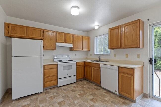 Building Photo - 2 Bedroom Townhouse