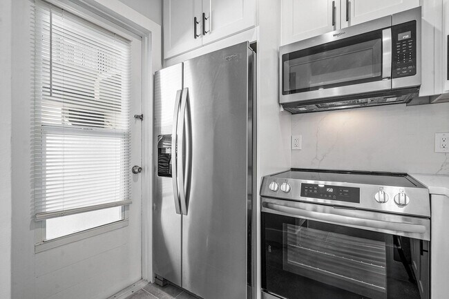 Building Photo - 629 SE 19th Ave