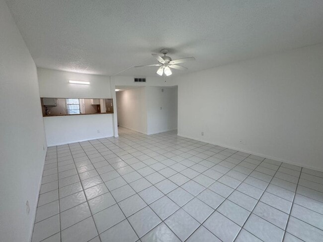 Building Photo - 2750 Forest Hills Blvd