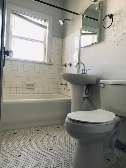 Building Photo - 2609 NW 12th St