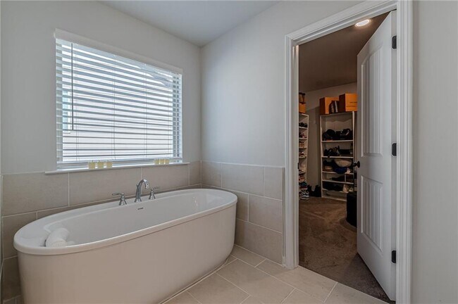 Building Photo - 4876 Elm Leaf Dr