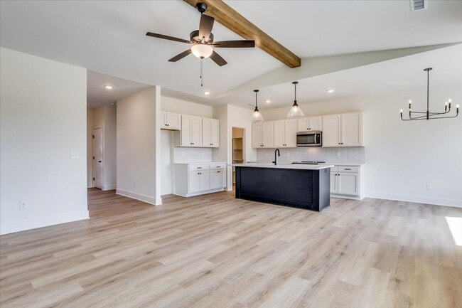 Building Photo - Beautiful Single Family Home!