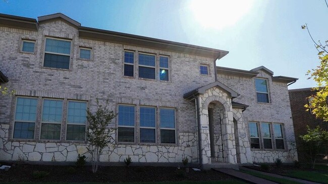 Building Photo - 3333 Solana Cir