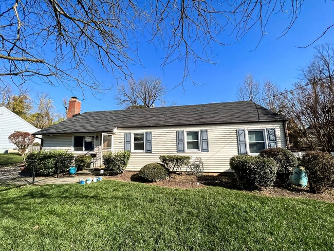 Building Photo - Cheerful 3 Bedroom 2 Bathroom With Office ...