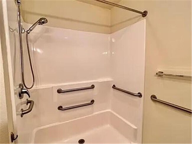 Building Photo - 901 Dominion Dr