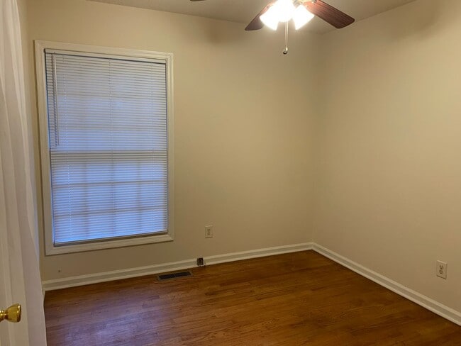 Building Photo - 562 Granite St