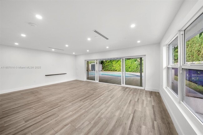 Building Photo - 7520 Hispanola Ave