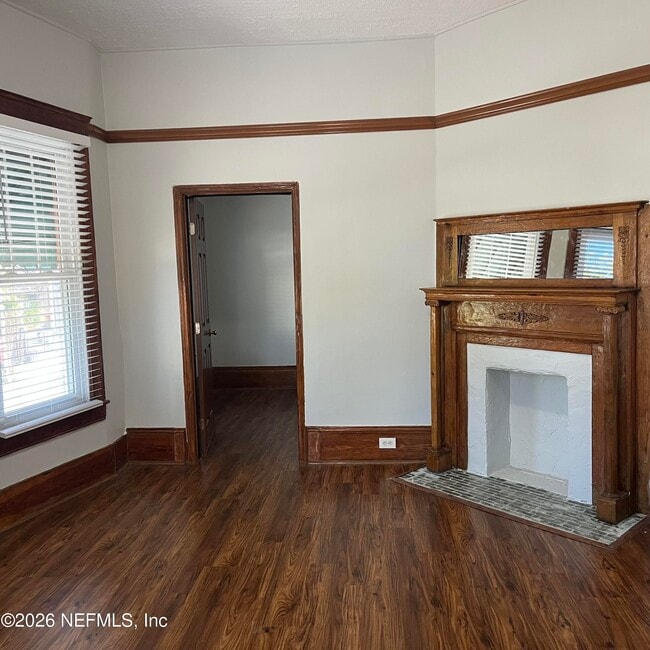 Building Photo - 138 E Duval St