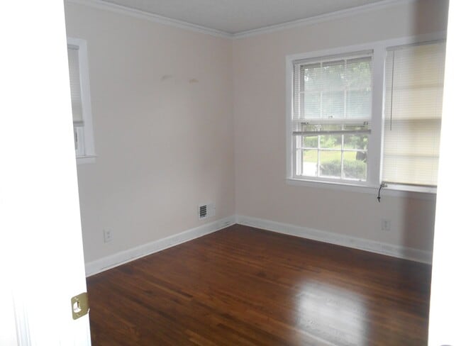 Building Photo - 3 Bedroom, 1.5 Bath brick home in Prescott Terrace