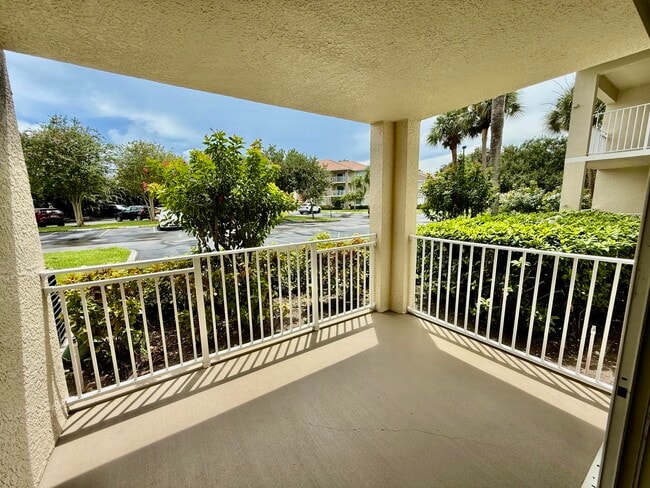 Building Photo - 181 SW Palm Dr