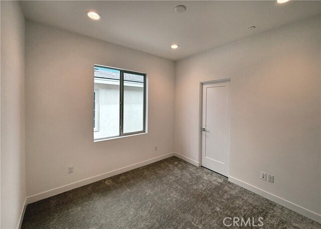 Building Photo - 35956 Randall Ln
