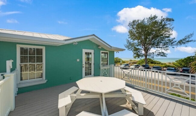 Building Photo - 100 7th St S