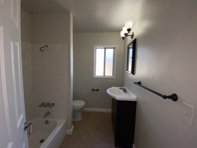 Building Photo - 6263 Vineland Ave