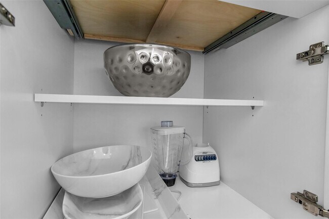 Building Photo - 5311 Pierce St