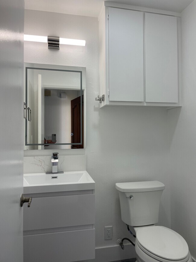 Building Photo - 323 S Broadway