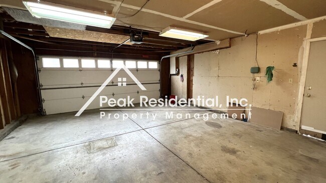 Building Photo - Very Nice 3bd/2ba Citrus Heights Home with 2 Car Garage - Must See!