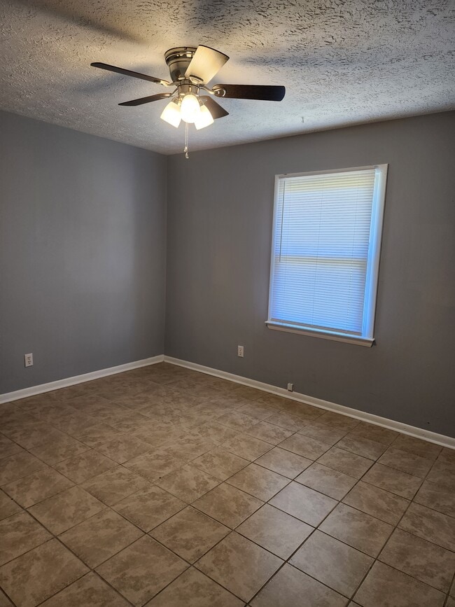 Building Photo - 2408 Crabtree Ct