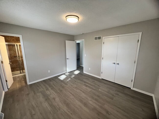 Building Photo - Beautiful Home with Two Living Rooms and Plenty of Outdoor Space