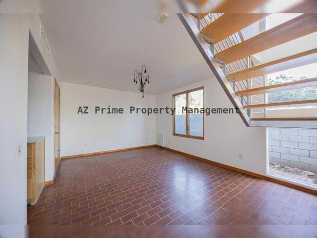 Building Photo - 7110 N 7th Ave