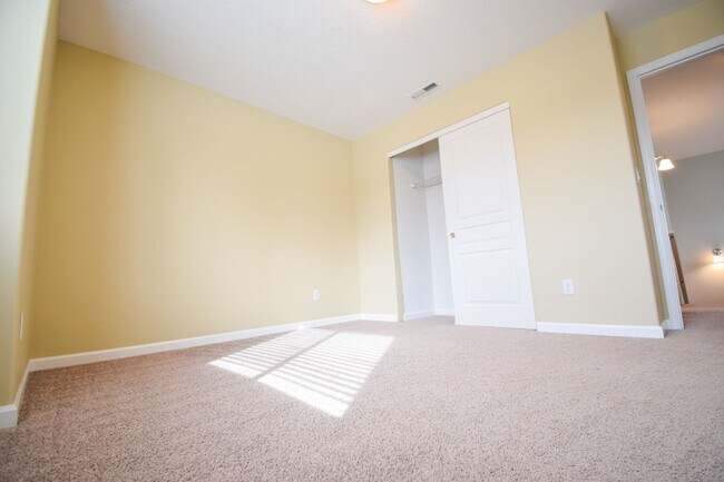 Building Photo - MOVE IN SPECIAL!  $1000 OFF!  Beautiful Single Family Home!  Close to Downtown Hillsboro!