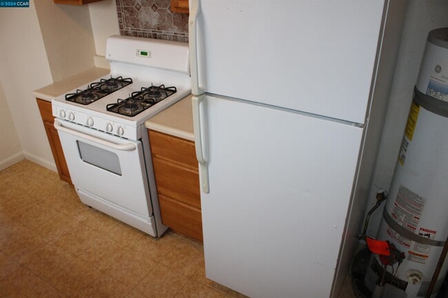 Building Photo - 578 Civic Center St