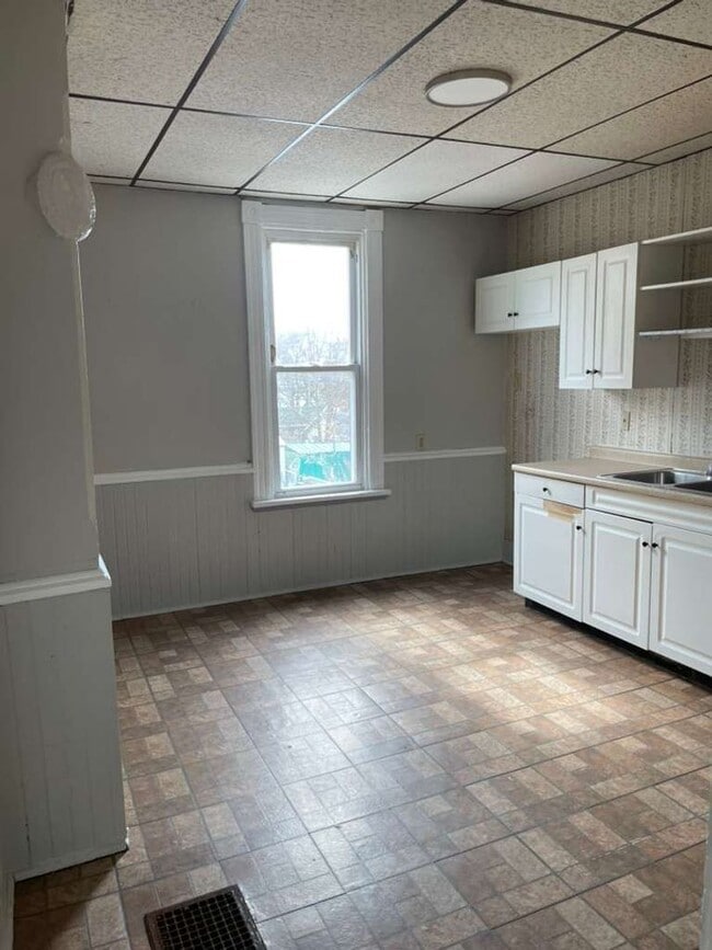 Building Photo - 436 Crawford Ave