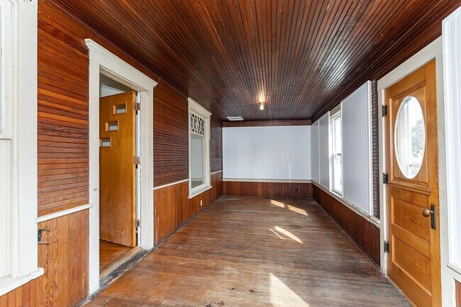 Building Photo - 416 State St