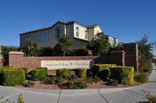 Building Photo - Fabulous 3 bedroom home in gated community!