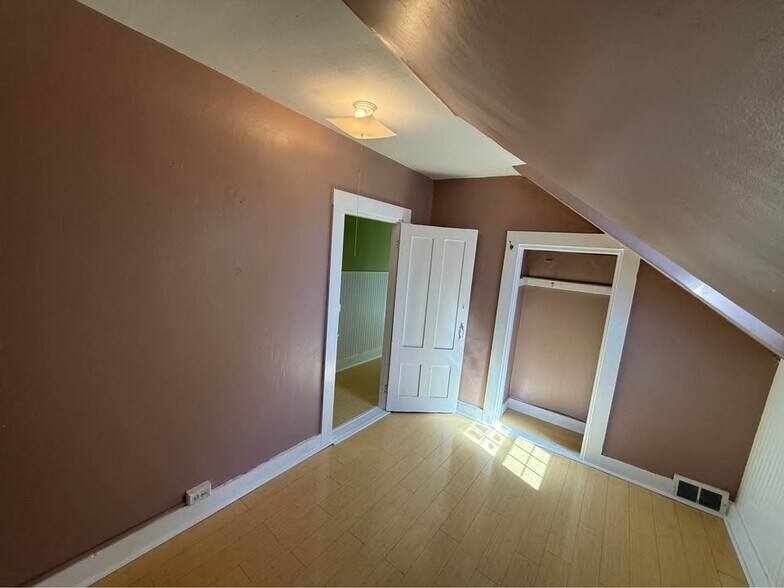 Building Photo - 439 Essex St