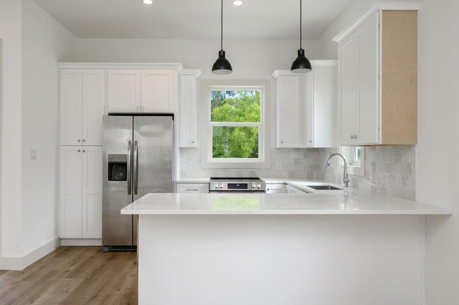 Building Photo - 114 Enchanted Way