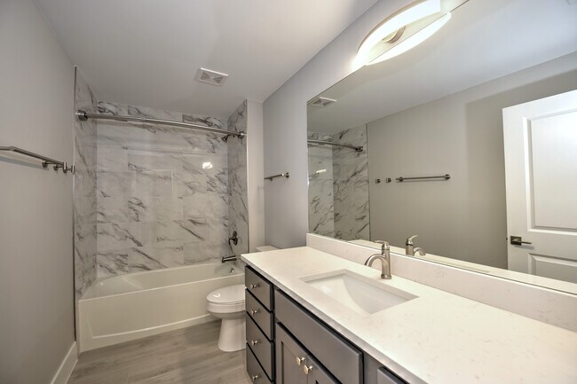 Building Photo - 231 SW 47th Ter