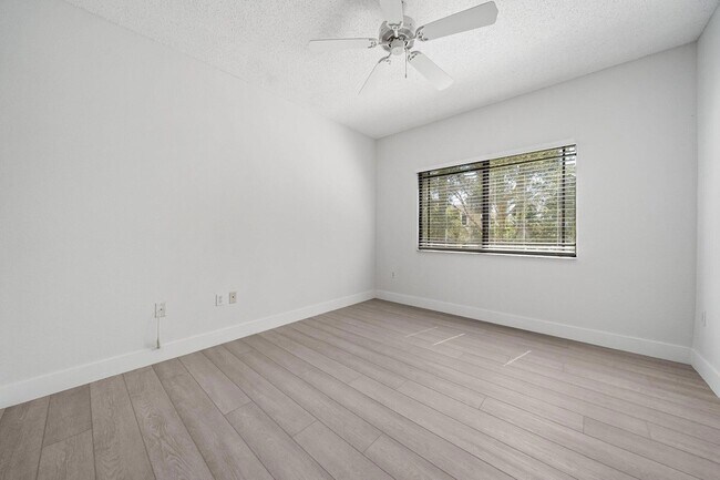 Building Photo - 3020 Alcazar Pl