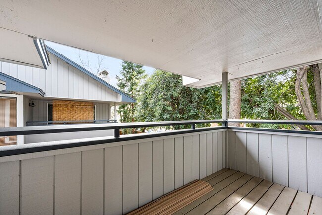 Building Photo - Beautiful 3-bedroom, 3-bathroom townhome  ...