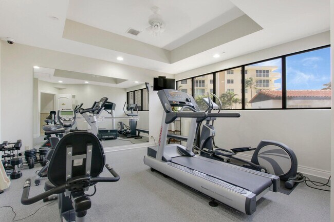 Building Photo - 600 Ocean Dr