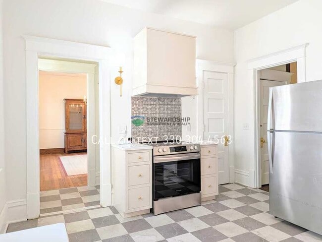 Building Photo - 724 Beall Ave