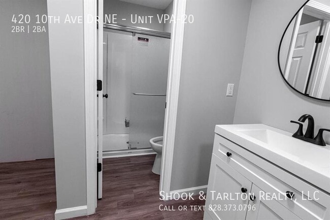 Building Photo - 420 10th Ave Dr NE