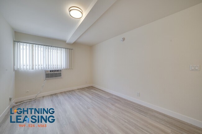 Building Photo - 6736 Independence Ave