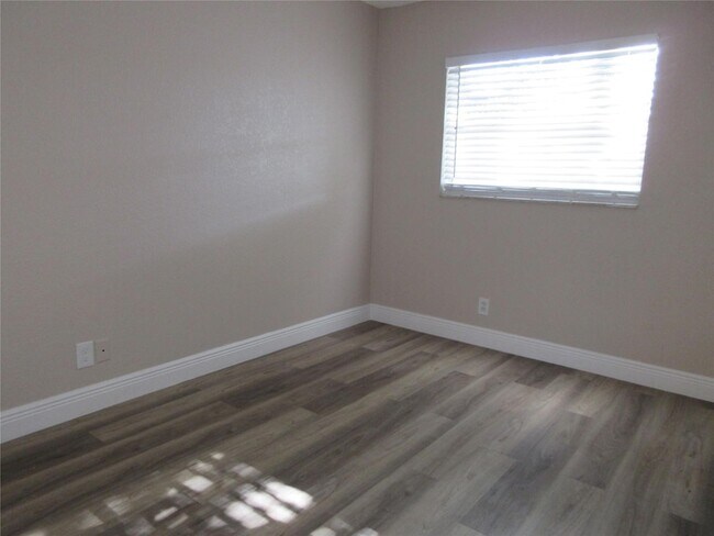 Building Photo - 8601 NW 35th St