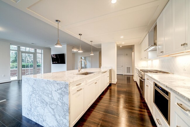 Building Photo - 6900 Fleetwood Rd