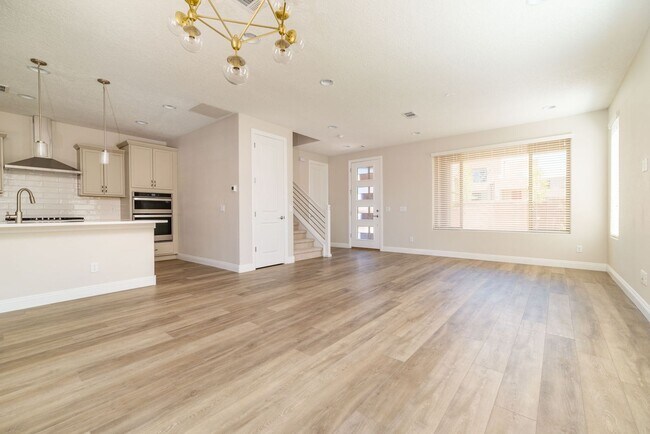 Building Photo - Gorgeous Pulte Townhome Available Now!