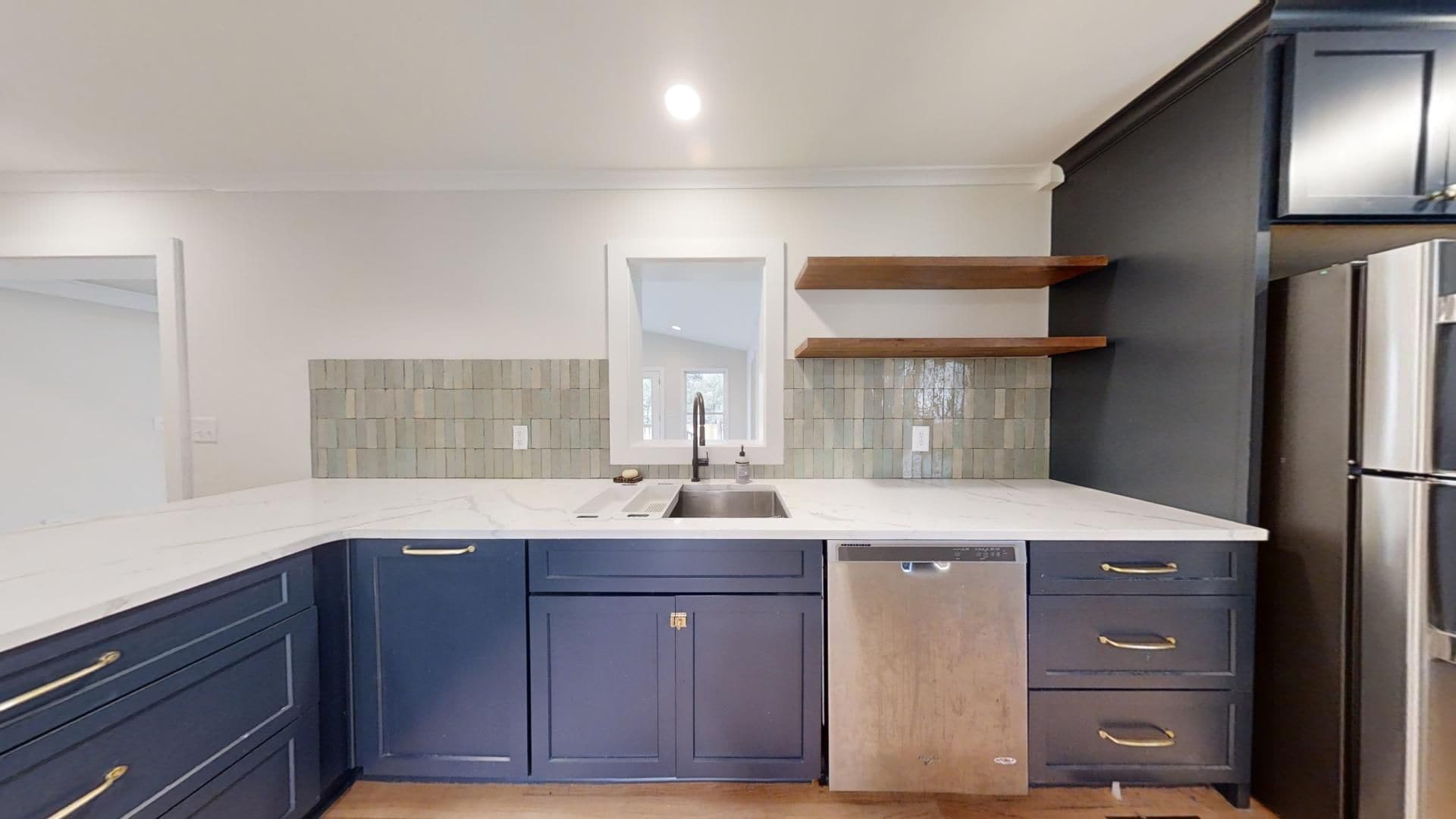 Building Photo - Cute one level home inside the Loop