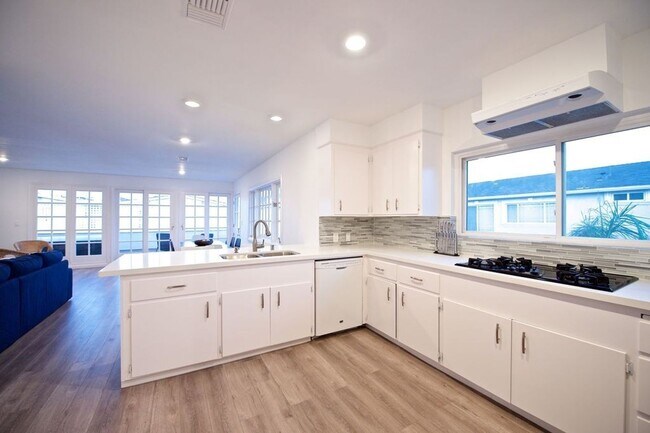 Building Photo - 5210 Neptune Ave