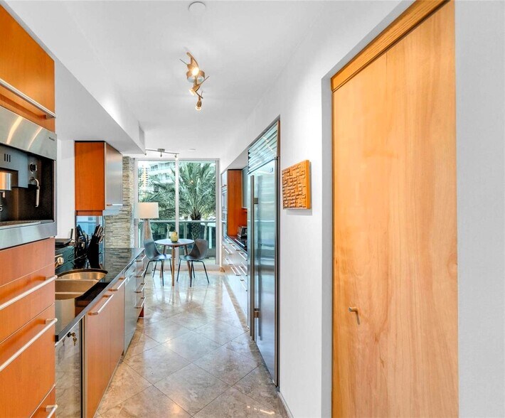 Building Photo - 1331 Brickell Bay Dr