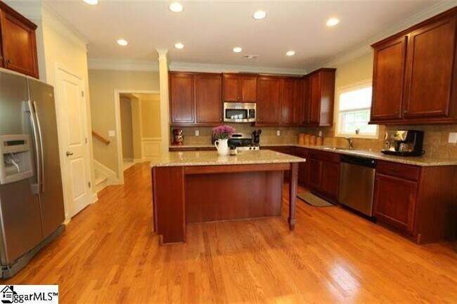 Building Photo - 204 Wild Meadow Dr