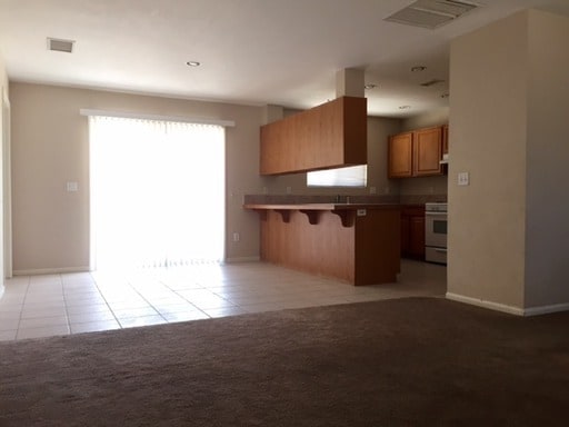 Building Photo - Remodeled 3 bed/2 bath home close to shopping