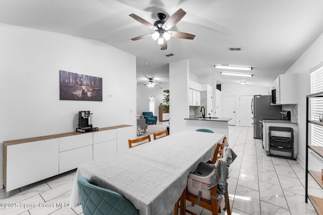 Building Photo - 301 Wishing Well Cir SW