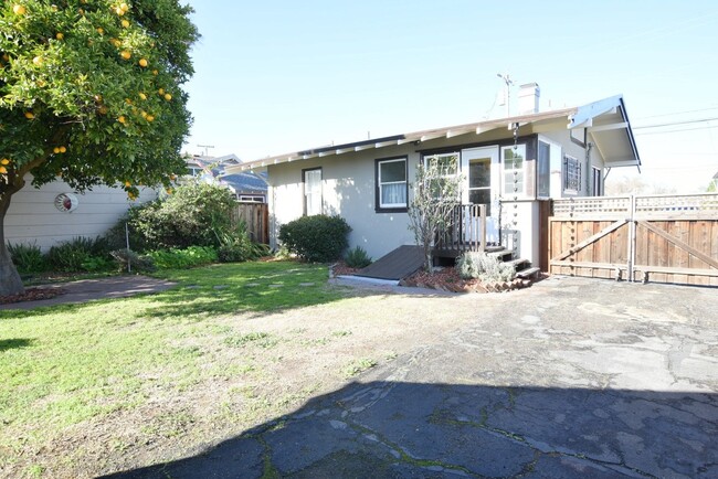 Building Photo - Charming 2 Bedroom 1 Bath San Jose Home wi...